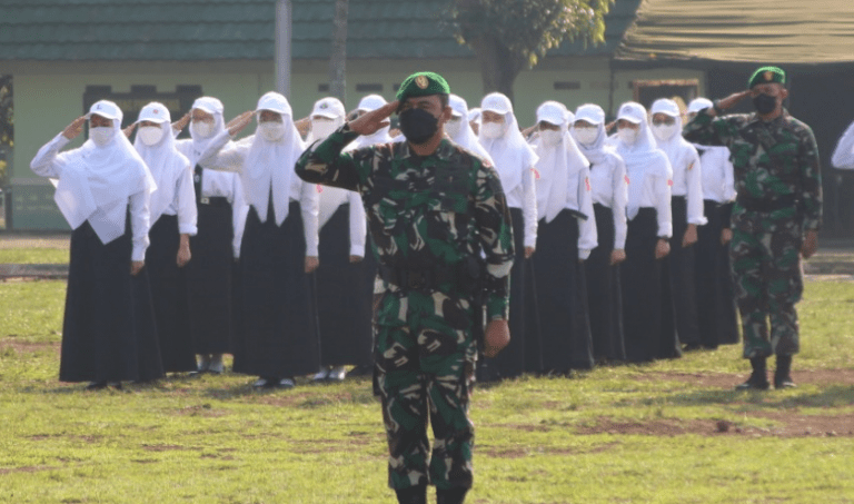 Kegiatan Bela Negara Bagi Mahasiswa Baru Poltekkes Kemenkes Jakarta I ...